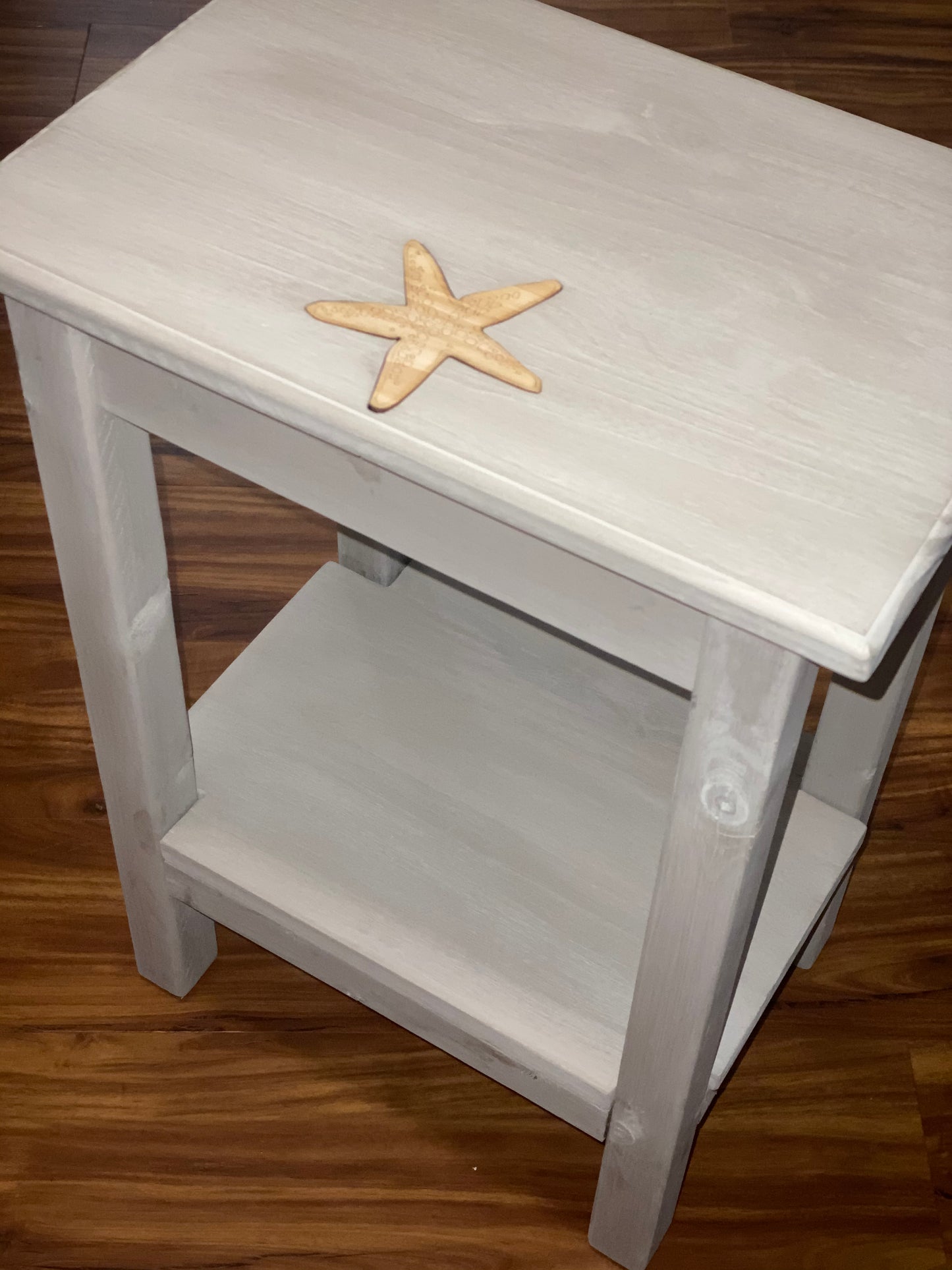 Table: removable Starfish end table