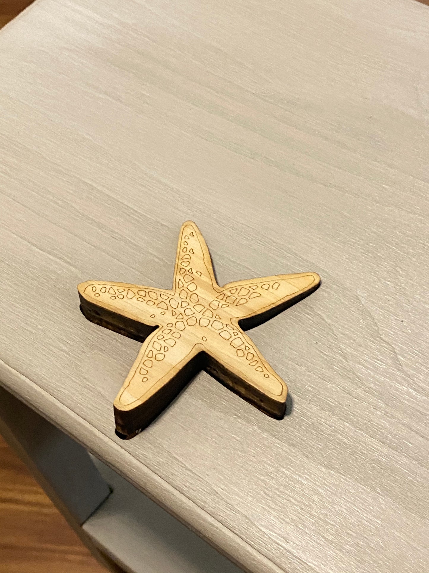 Table: removable Starfish end table