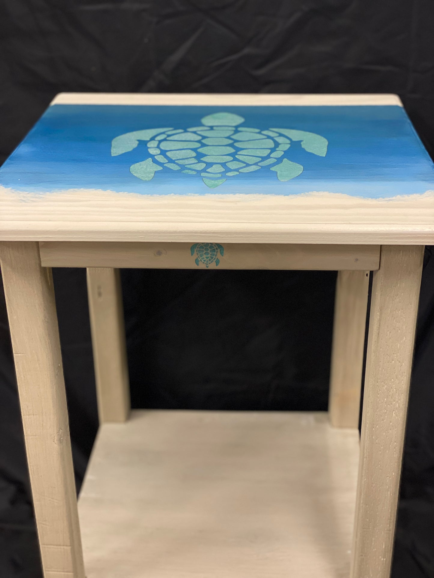 Oceanic End table with signature icon